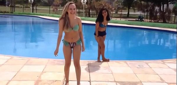  Best friends challenge in pool  BFF - yoga challengs water - desafio da piscina  5